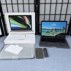 MacBook Pro 13” (M1, 2020) – 8GB/512GB – Excellent Condition + Box, Charger, Case & Anker Hub