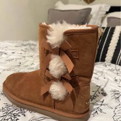 Koolaburra By Ugg. Size 9