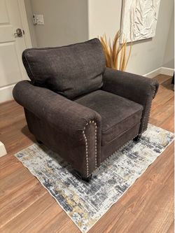 Accent chair with rug