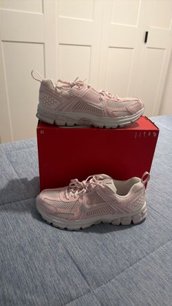 Nike Vomero 5 size 7y