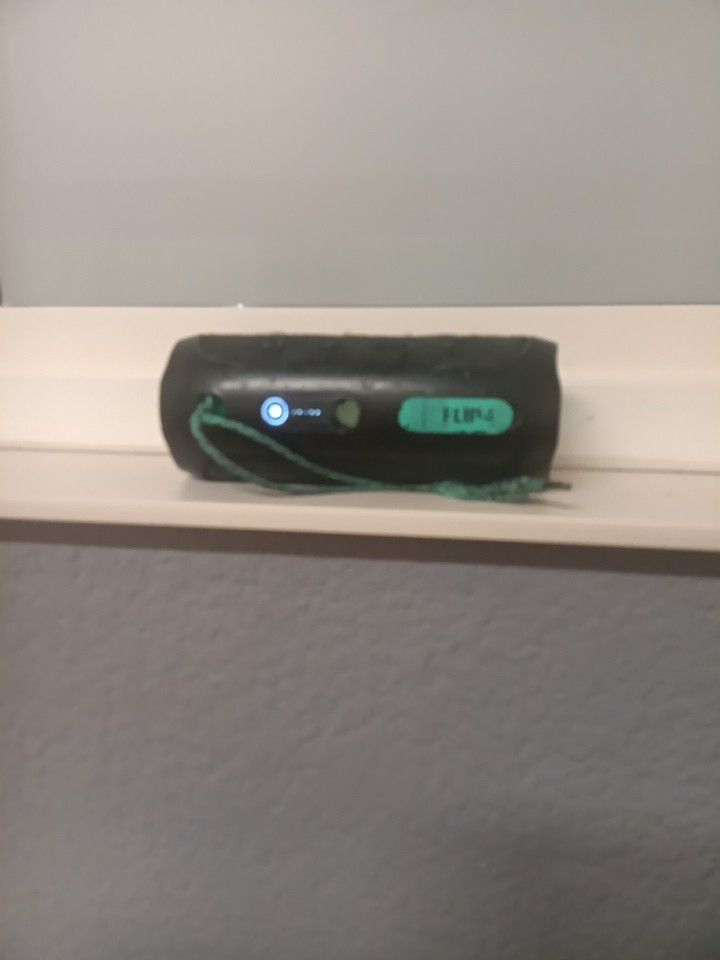 JBL Flip 4 Bluetooth Speaker