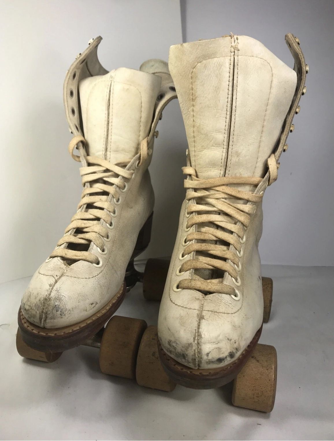 Vintage Chicago Roller Skate Shoe wooden 87SP Wheels Ladies  sz 3 5 1/2 white