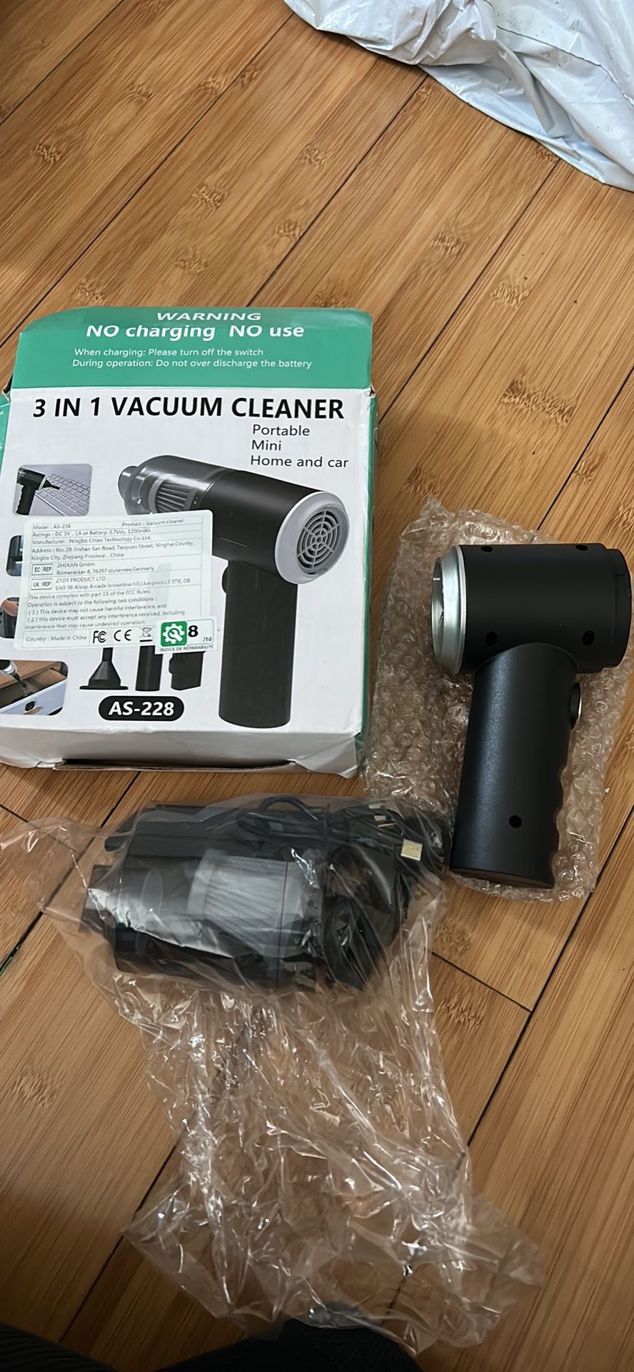 New* 3in 1 Mini Vacuum Cleaner 