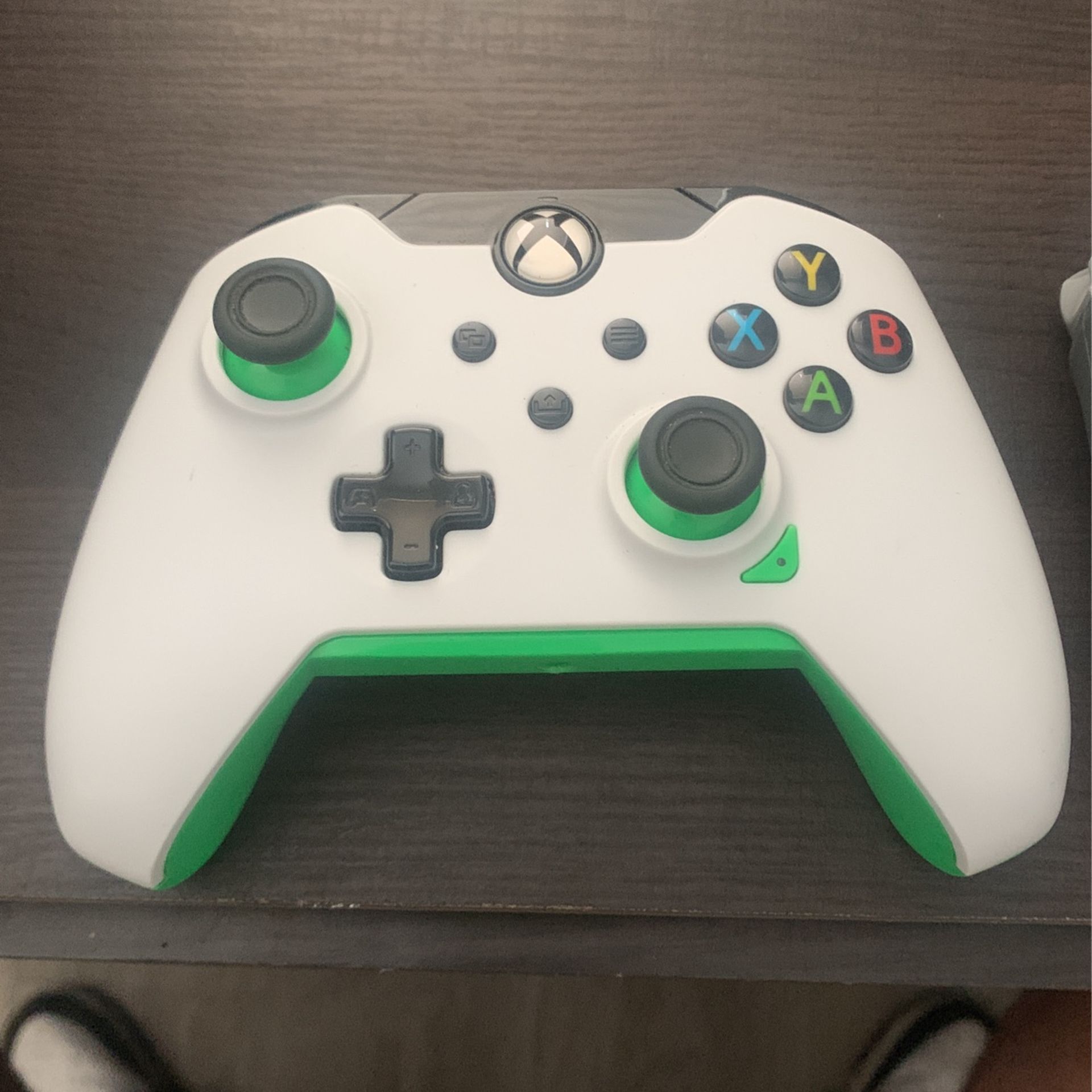 Xbox One Controllers And Headset