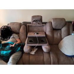 2 Couches With 2 Recliners Each