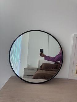 Round mirror