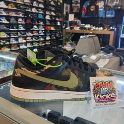 NIKE DUNK LOW SE
"CRAZY CAMO - SIZE 9 - #(DH0957 001)"
