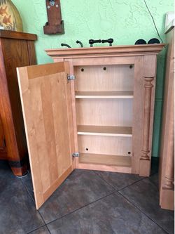 Bathroom wall cabinet