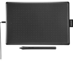Wacom One Digital Drawing Tablet with Graphics Display for Art and Animation Beginners (DTC133W0A), Black & Red M
