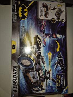 DC Comics Batman Figure Gotham City Guardian Playset 4-in-1 Lights & 40+ Sounds