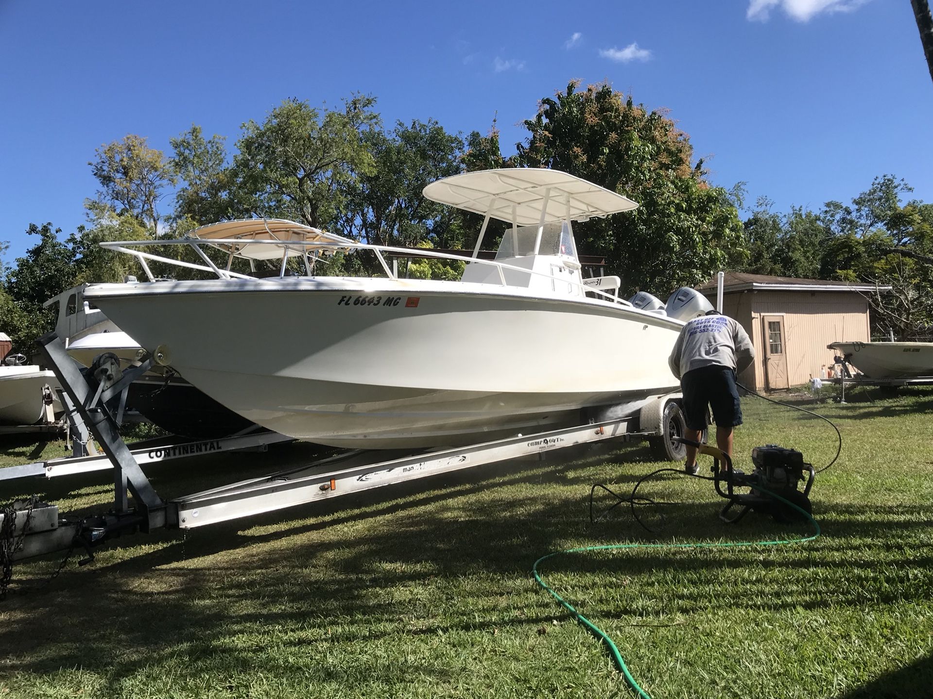Island runner 31’ center console