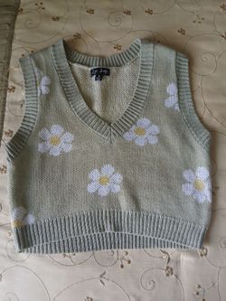 J for Justify Green sweater vest Medium