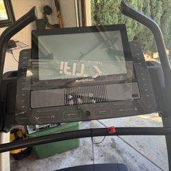 NordicTrack Commercial x22i Incline Treadmill