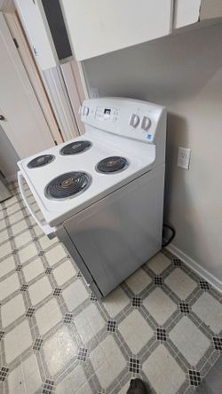 GE Electric Stove Like New!