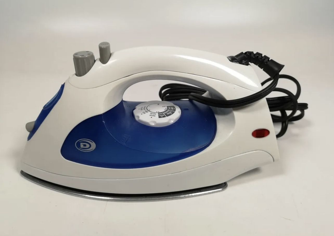 Durabrand Iron Steam and Spray Button TSK-7538S Nice Clothes Iron White and Blue