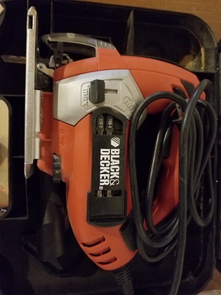 Black & Decker JS600 Variable Speed Jig Saw with Case