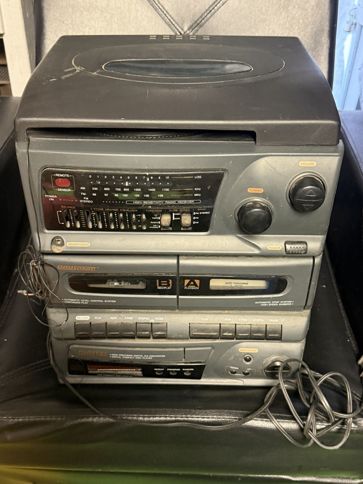 Digisonic Am,Fm,duel Cassettes ,and Record Player