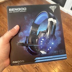 BENGOO G9000 Stereo Gaming Headset for PS4 PC Xbox One PS5 Controller, Noise Cancelling Over Ear Headphones with Mic, LED Light, 7.1 Surround Sound, S