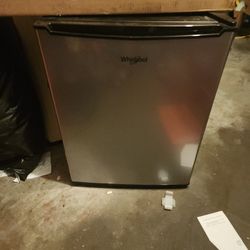 Whirlpool Mini Fridge $25