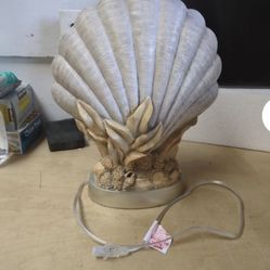 Ocean clam lamp