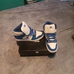 men's DC high https://offerup.com/redirect/?o=dG9wcy5CbHVl and white 