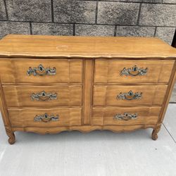 French Provincial 6 drawer dresser 