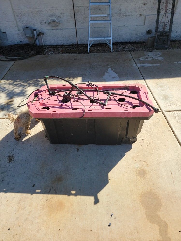 Hydroponic tank