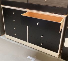 Eight drawers dresser
