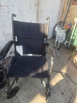Wheel chair ♿️ no leg rest