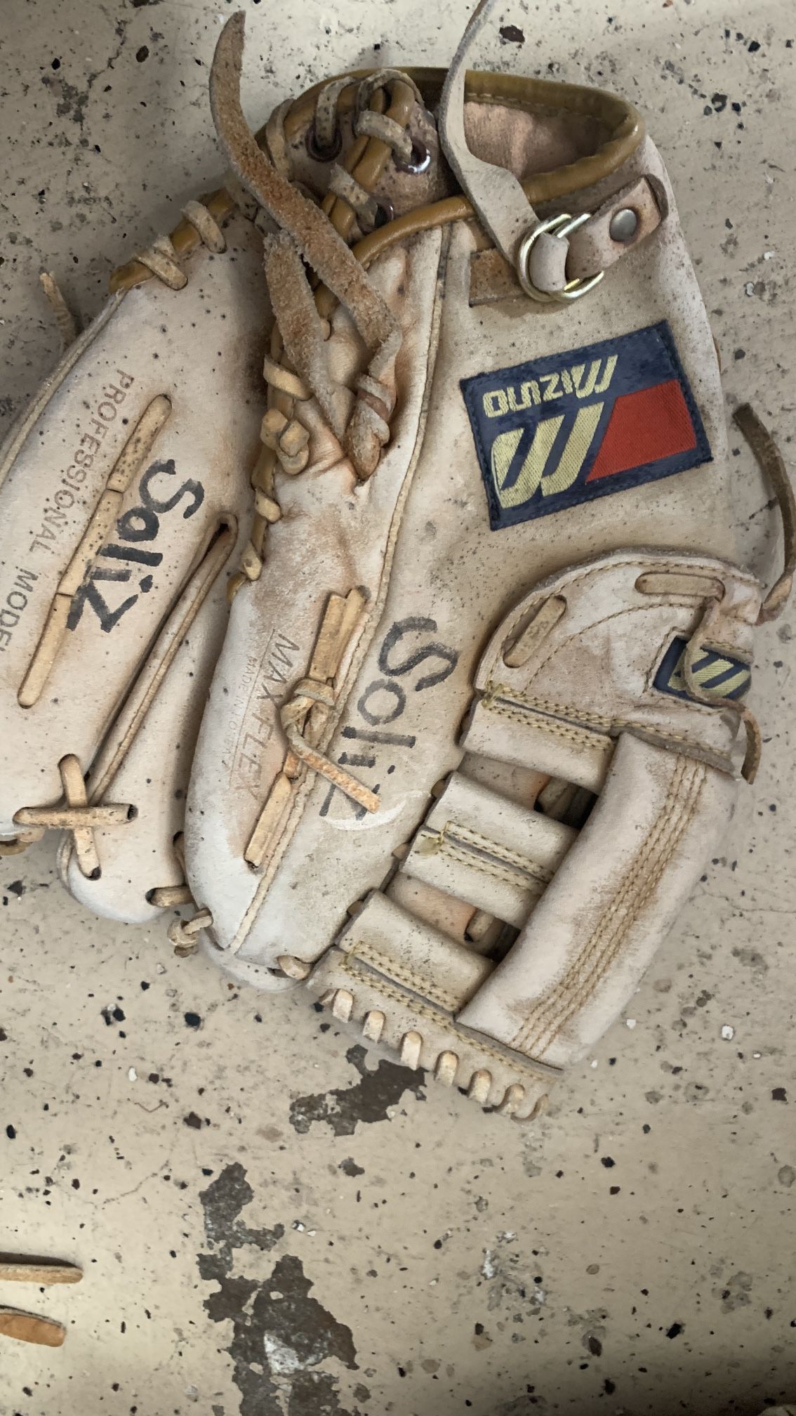 Used Baseball Glove 