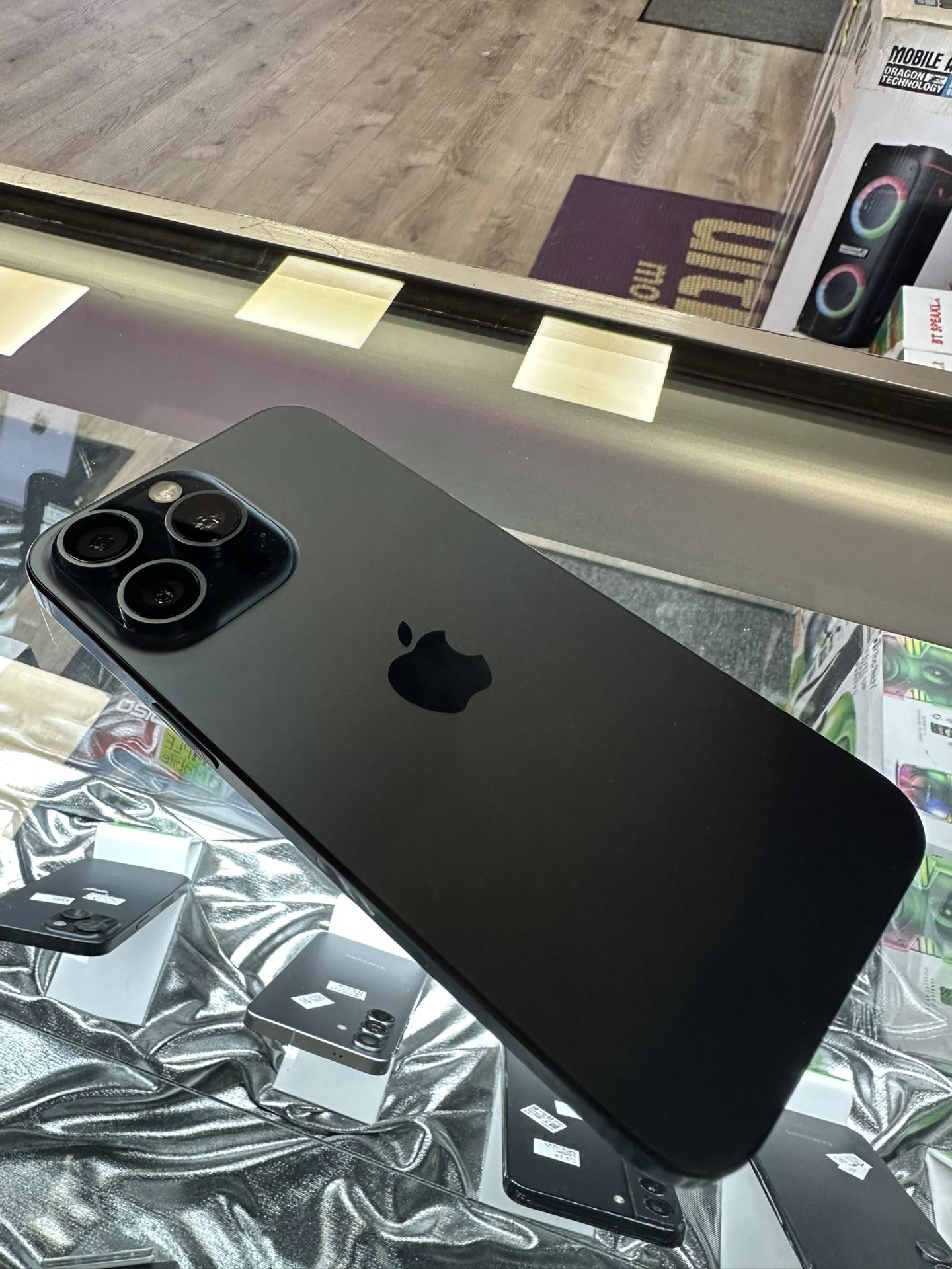 Unlocked IPHONE 15 Pro Max - 256gb 