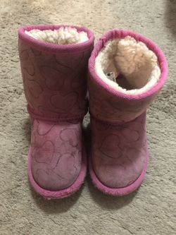 Toddler pink furry heart boots