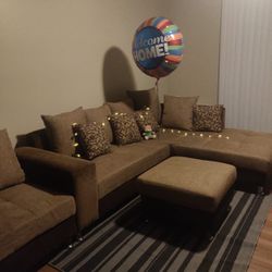 Sectional Couch With Ottoman And Cushions 