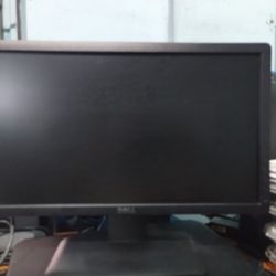 Dell 18.5 Inch Monitor - Excellent Bright Colors - Make Best Offer 