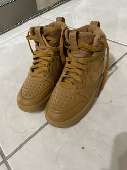 Like New Nike shoes! Barely Worn!!