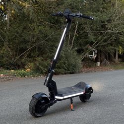 Apollo Phantom 2.0, 44mph / 50mi Range. ( Brand New ). Electric Scooter