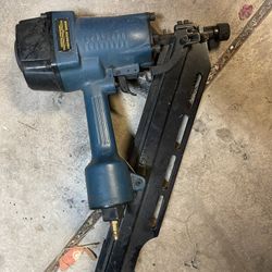 Central Pneumatic 28° Clipped Head Framing Nailer 