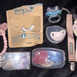 8 Pacifiers & 3 Clips