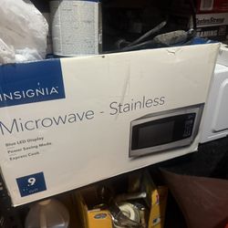 2 Microwave Ovens