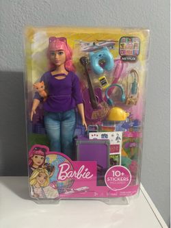 New Barbie Daisy Travel Doll playset features the doll with pink hair and her kitten companion.