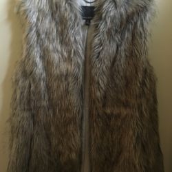 Banana Republic Faux Fur Vest - Women’s Size S - Like New - Never Worn
