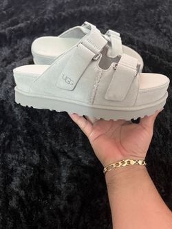 UGG | SAND SUEDE GOLDENSTAR HI PLATFORM SLIDE SANDALS, women’s Sz 9