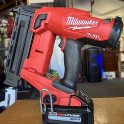 Milwaukee M18 18GA Brad Nailer With 6.0 Battery New 
