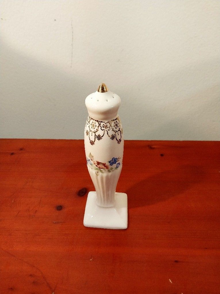 Early 1930s Shaker From China Design