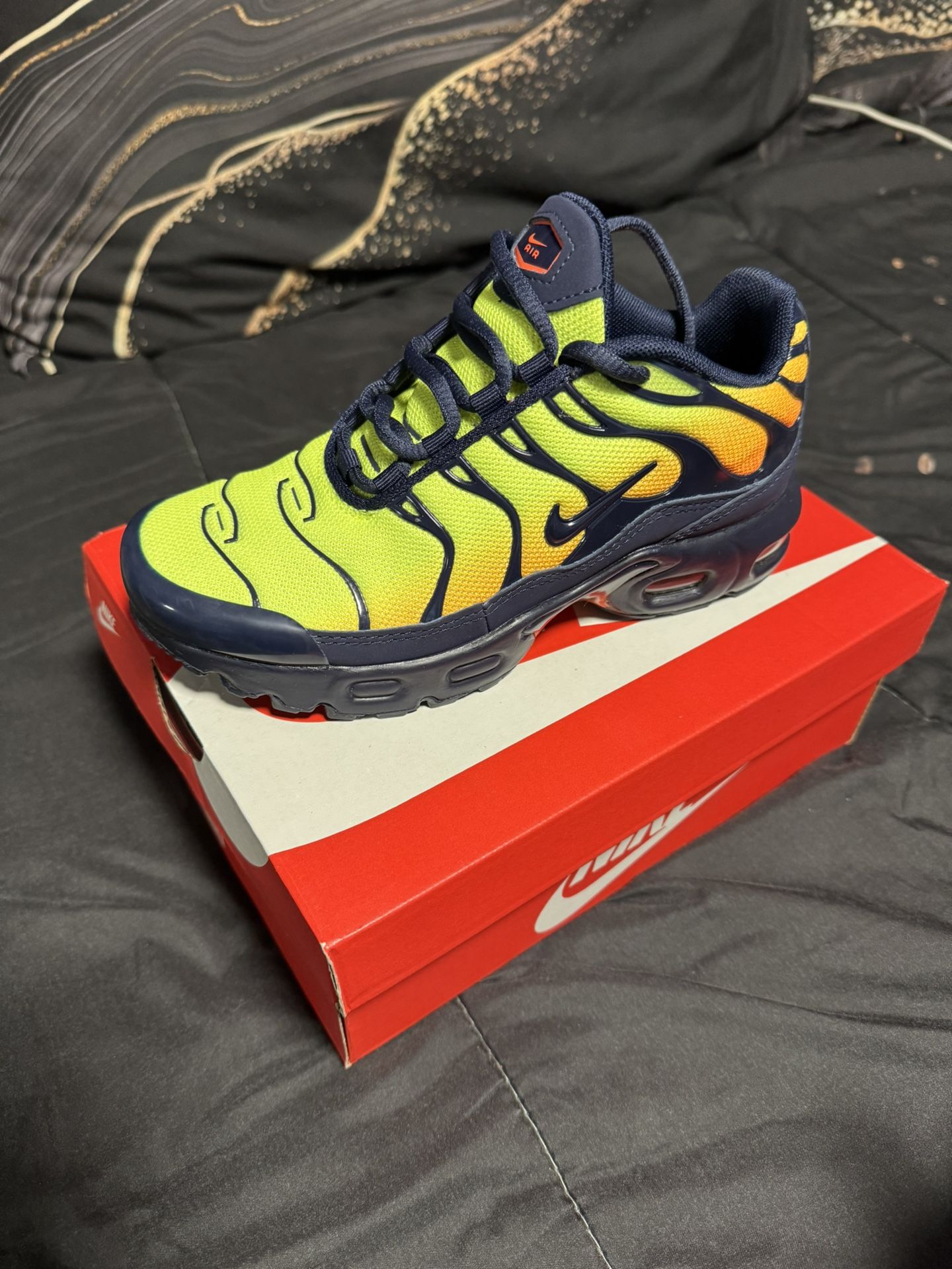 NEW Boys Nikes Size 1y