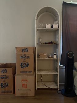 White wicker 5 shelf