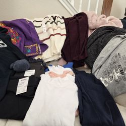 Lot Of 17 Pieces Of Ladies Size Small And X-small Casual Clothing