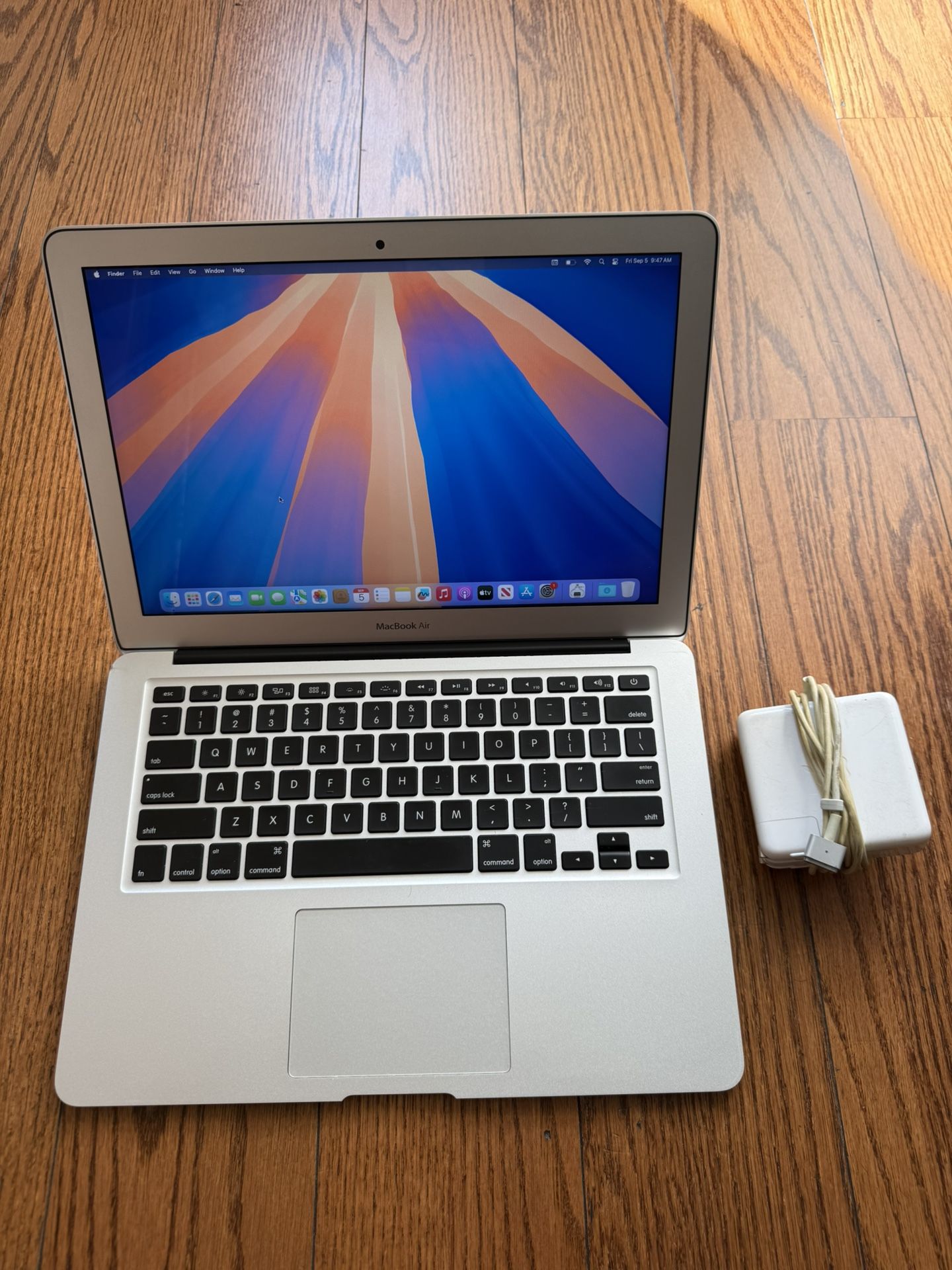 MacBook Air 13" 2017/8G RAM/256GB SSD/Grade B /Fully Functional/Apple Charger/Good Battery