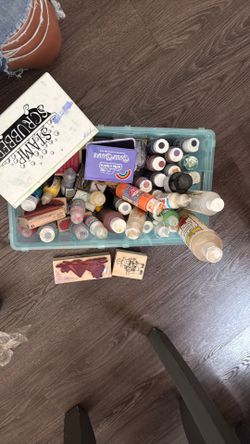 Acrílico Paint, Ink Pad And Stamps