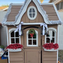 Outdoor Christmas Gingerbread House 